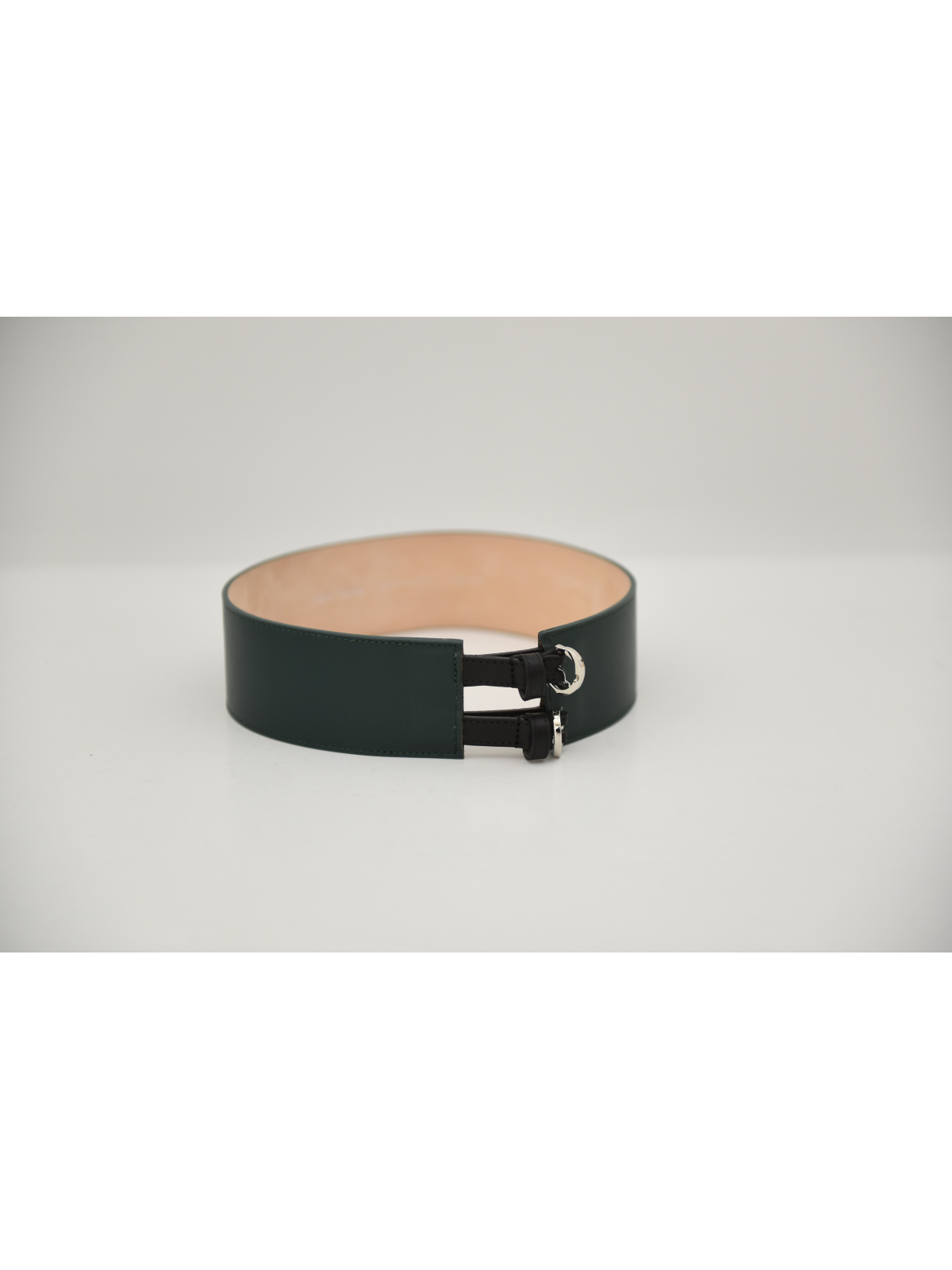Une ceinture taille haute .