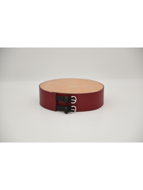 Une ceinture taille haute .
